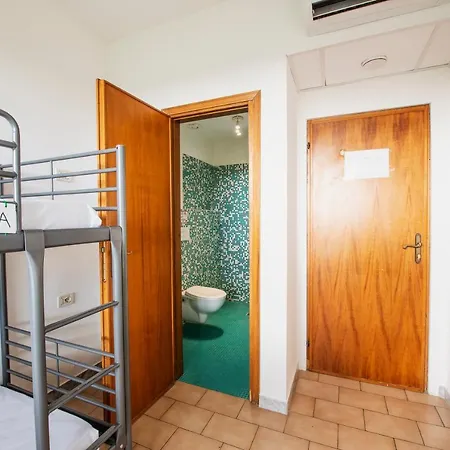 Safestay Pisa Centrale Hostel *
