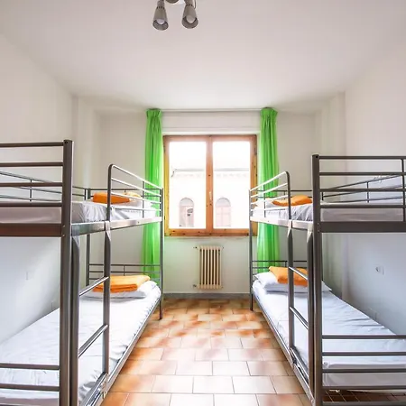 Safestay Pisa Centrale Hostel *