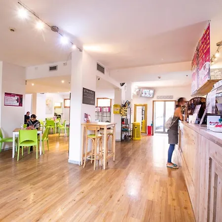 Safestay Hostel *